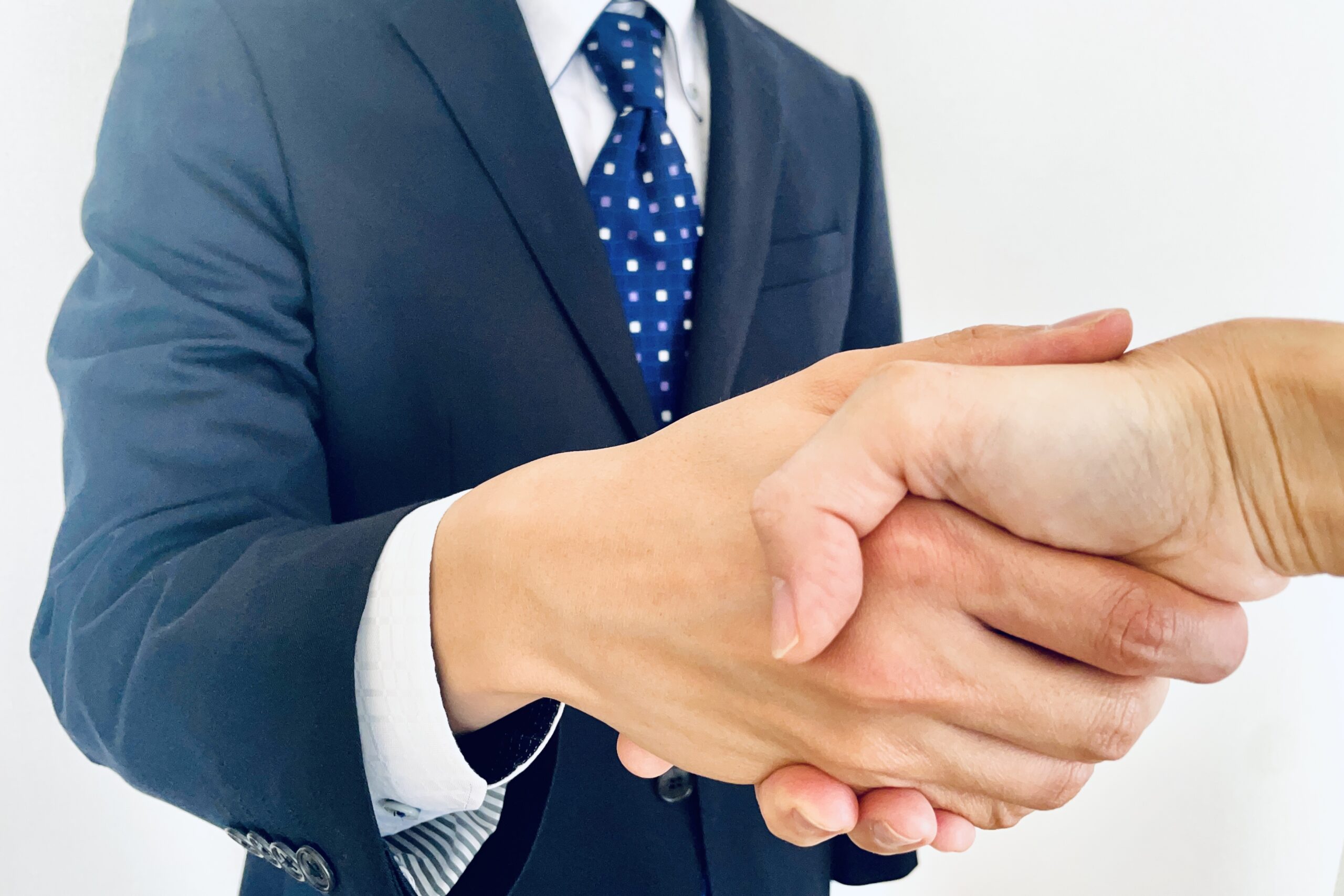 レイノス株式会社の「サーチ型」スカウト・ヘッドハンティングサービスとは?クライアント企業の導入事例と評判も徹底調査!